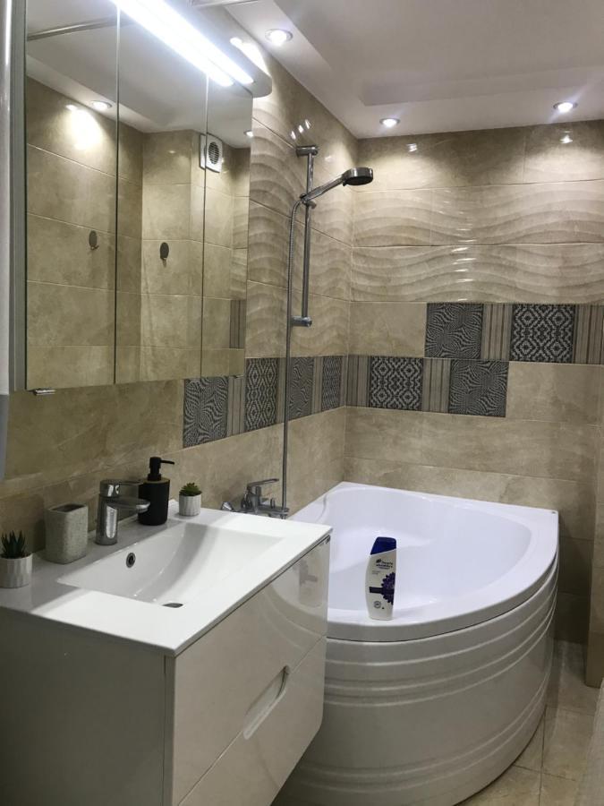 Vio Apartment Bukares Bagian luar foto